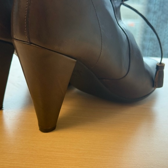 Fornarina 8.5 (39) MINT almost BRAND new Dark Brown Leather Boots with tassles - Picture 9 of 16